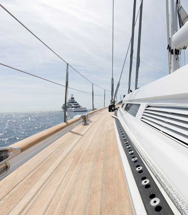 Pont d’un voilier de luxe